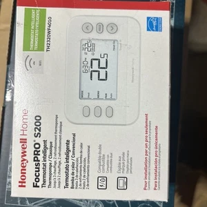 Honeywell TH2320WF4010 FocusPRO S200 3H/2C Smart WiFi Thermostat New - Picture 1 of 1