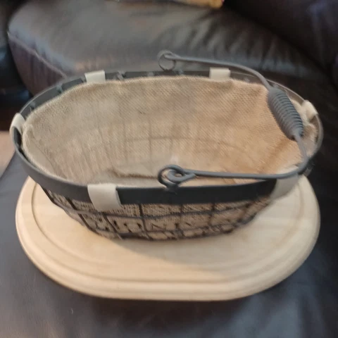 Vntg Wire Basket With Burlap Lining Med Egg Basket Use In Kitchen For Tools Cover