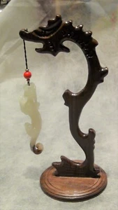 ANTIQUE CHINESE CELADON JADE "RISING DRAGON" PENDANT ON DARK WOOD DRAGON STANDAN - Picture 1 of 9
