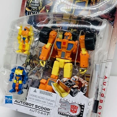 AUTOBOT SCOOP Transformers Generations IDW Thrilling 30th Anniversary 2013 - NEW - Image 1 of 4