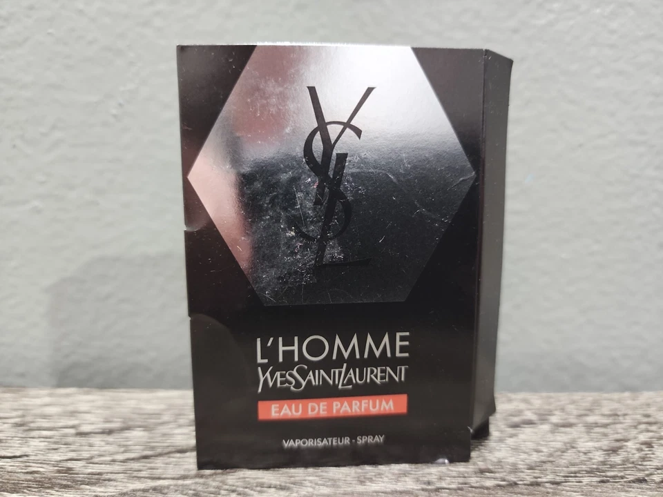 PARA HOMBRES YSL L`HOMME EAU DE PARFUM PARA HOMBRES MUESTRA SPRAY 1,2 ML / 0,04 FL OZ NUEVO  Foto 1 de 4