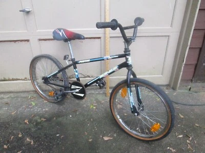 Diamondback Photon Vintage Racing Team Bicycle Exclusive to WSI Camarillo Ca. - Image 1 of 4