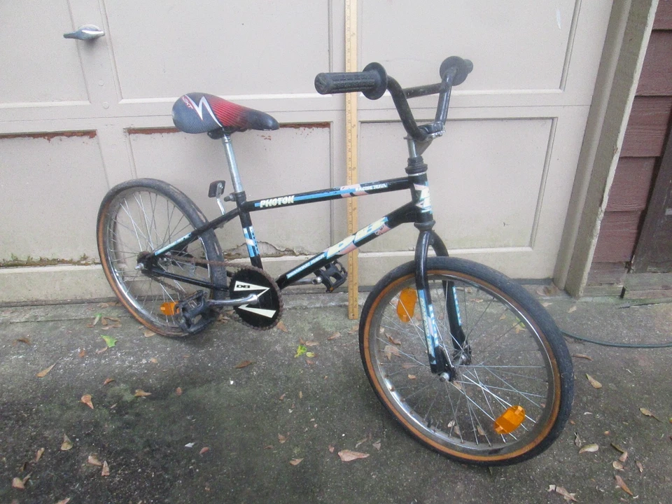 Diamondback Photon Vintage Racing Team Bicycle Exclusive to WSI Camarillo Ca. - Image 1 of 4