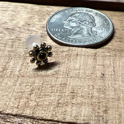 LABRET LATÃO AFEGÃO ÔNIX FLOR TRAGUS HELIX 16G 1/4 POLEGADAS 6mm LÓBULO BIOPLAST - Imagem 1 de 4