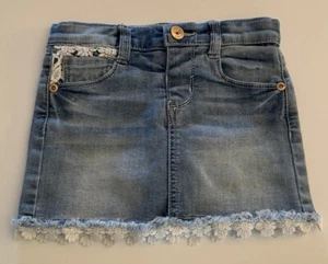 Girls Size 5 Denim Skort In Excellent Used Condition - Picture 1 of 2