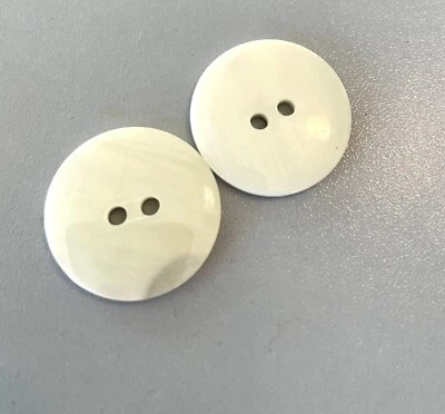 5pc Ivory Cream Flat 2 Hole Round Buttons 23mm Mother Of Pearl Shell - Image 1 of 4