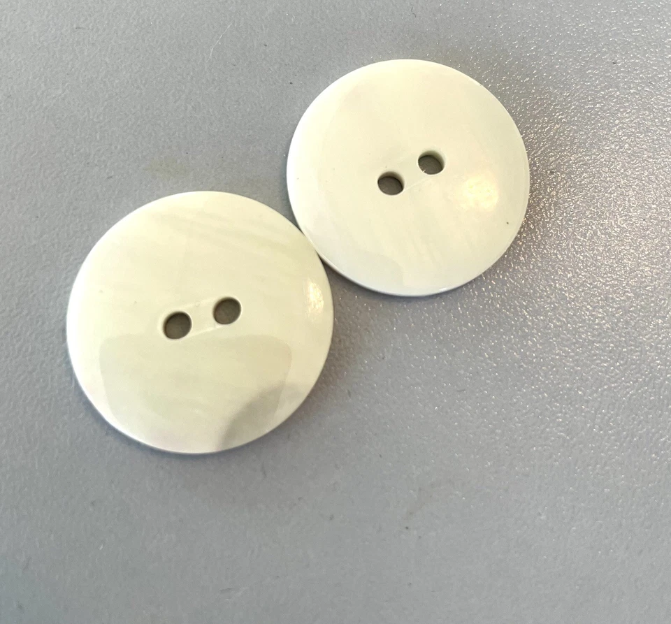 5pc Ivory Cream Flat 2 Hole Round Buttons 23mm Mother Of Pearl Shell - Image 1 of 4