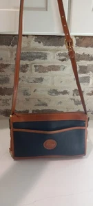 Vintage Dooney & Bourke DB Shell Brown Leather Purse Hand Bag Two Tone Classic - Picture 1 of 12