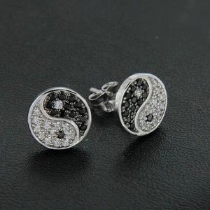 Aretes de diamantes simulados de corte redondo blanco y negro de 1 quilate acabado en oro blanco de 14 k - Imagen 1 de 5