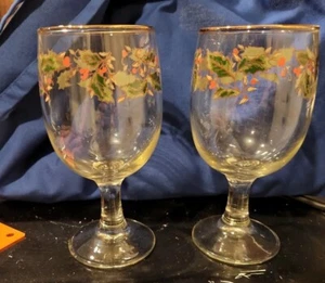 Holiday Dimensions Beverage Water Goblets Glasses Holly Gold Rim  Set of 2 - Picture 1 of 5