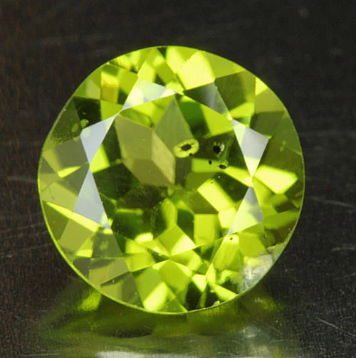 PERIDOT    rund    7,7 mm   tolle  Farbe      1,98 ct - Bild 1 von 1