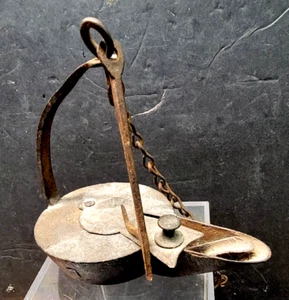 ANTIQUE METAL BETTY OIL LAMP. - Picture 1 of 1