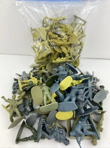 Paquete Toy Soldiers x 78+, plástico multicolor, figura de acción hombres del ejército, en muy buena condición. - Imagen 1 de 8
