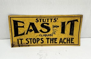 ANTICA INSEGNA IN LATTA STUTTS' EAS-IT DRUGGISTA PUBBLICITARIA IN RILIEVO ANNI '20 14"X6" - Foto 1 di 10