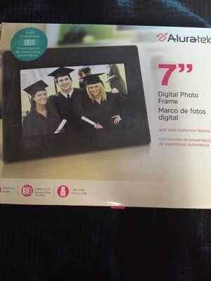 Aluratek ADPFWM7S Digital Photo Frame 7" LCD Display with Automatic Slideshow - Image 1 of 3