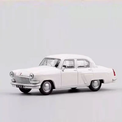 1:64 GAZ-21 Volga White - Soviet Classic Alloy Diecast Model Collectible - Image 1 of 4