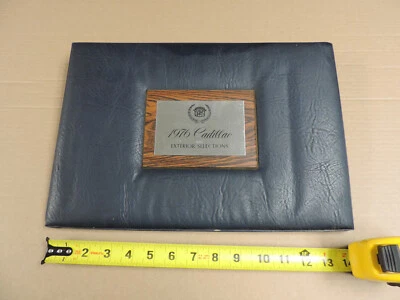 Cadillac Deville Fleetwood 1976 álbum concesionario pintura exterior color techo acolchado Foto 1 de 4