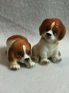 Estatuillas pequeñas de cerámica para cachorros arrugados y crema y marrón - conjunto de 2 - Imagen 1 de 8