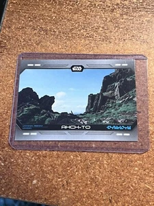 2023 Topps Star Wars Nella Galassia # IG-29 AHCH-TO - Foto 1 di 2