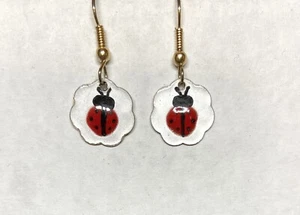 ROTER MARIENKÄFER Ohrhänger, handbemalte Emaille Marienkäfer Ohrhänger - Bild 1 von 4