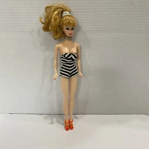 Barbie 35° Anniversario 1958 #1 Repro Bambola Bionda Buchi nei Piedi 1993, con Costume da Bagno - Foto 1 di 6
