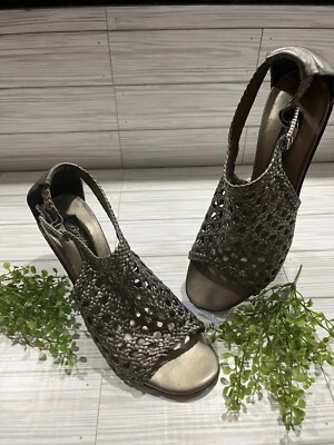 Sandalias de tacón Brighton de cuero tejido para mujer - talla 9, 3", peltre metálico Foto 1 de 4