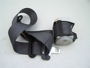 Daihatsu YRV Rear drivers side seat belt (2001-2004) - Picture 1 of 1