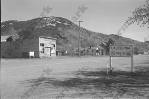 1950s roadside candid California state line scenic Vintage 2" B/W NEGATIVE A9j2 - Picture 1 of 1