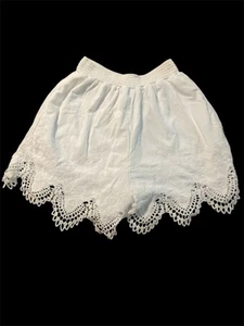 Rue21 Lace Pull on Shorts size XL Rayon White Scalloped Boho Flowy - Picture 1 of 3