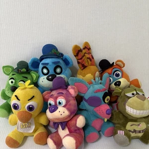 Five Nights At Freddy's lotto di 8 peluche peluche FNAF Funko Toys - Foto 1 di 21