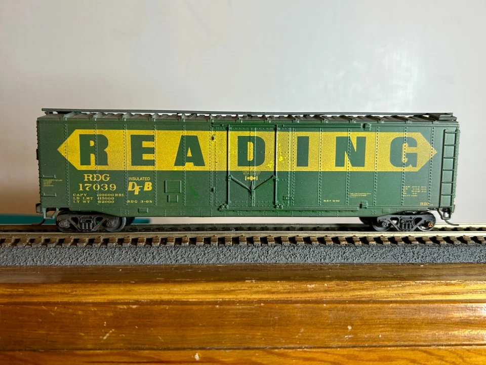 ATHEARN #????  Reading 50' "Banner" P.D. Box Car #17039 w/Kadees  H.O. 1:87 - Image 1 of 1