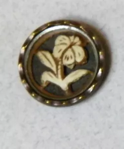 Bb Ivoroid ANTIQUE Picture BUTTON Flower celluloid small - Picture 1 of 2