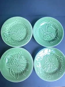 Set of 4 Bordallo Pinheiro Green 8" FRUIT CENTER Salad Plates Portugal - Picture 1 of 8