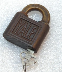 Funktionierendes YALE antikes Pin Tumbler Druckschlüssel Vorhängeschloss mit Schlüssel Yale & Towne - Bild 1 von 4