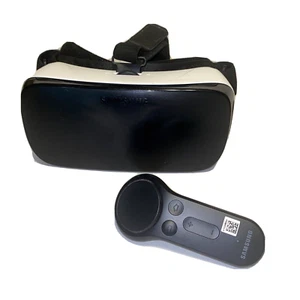 Samsung Gear VR SM-R322 Headset & Controller Powered by Oculus - Picture 1 of 12