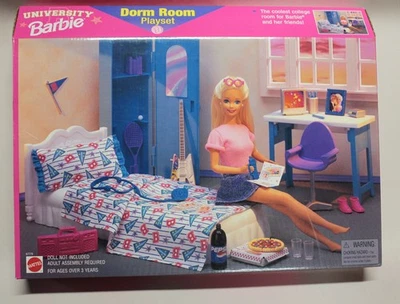 1998 UNIVERSITY BARBIE DORM ROOM PLAYSET VINTAGE MIB RARE  Mattel #67779 - Image 1 of 4