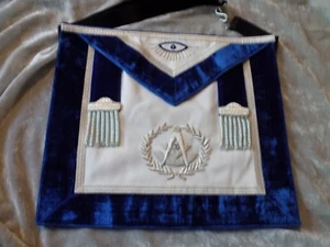Past Master Silver Bullion Apron w/ Square  Masonic Wreath Tassels Pocket NEW! - Picture 1 of 4