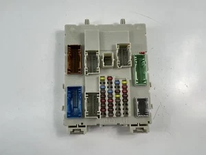 ST3046 VOLVO V40 2014 Fuse Box 31453132 - Picture 1 of 4