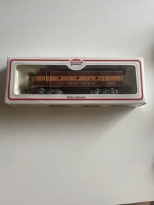 Model Power HO Scale Southern Pacific Diesel Locomotive #6054 – Metal Chassis - Picture 1 of 2