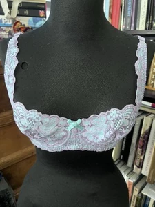 Frederick's of Hollywood BHs mit violetter Spitze leicht gefüttert - Bild 1 von 5