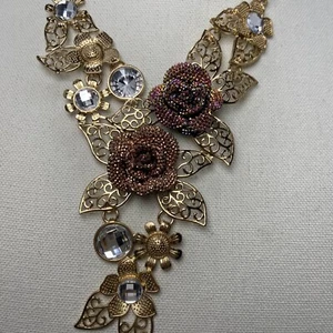 Goldfarbene Rose Blume Statement Halskette Schnörkel Blätter facettierte Strass AB - Bild 1 von 7