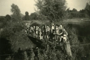 France Fives Lille Catholic Group Ames Vaillantes Origny en Thierache Photo 1946 - Foto 1 di 3