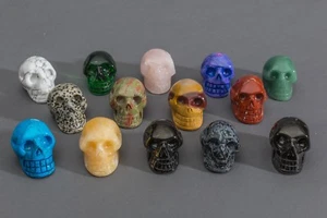 Calavera Pulida Cristal Piedra Preciosa Reiki Chakra Varias Gemas Decoración de Halloween - Imagen 1 de 39