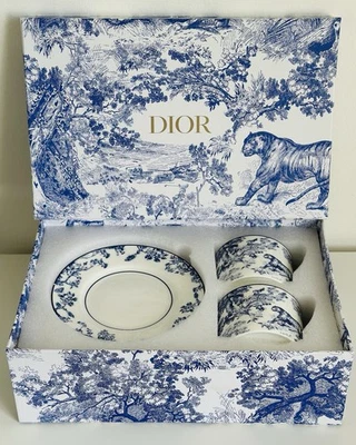Juego de tazas y platillos Dior Maison Toile de Jouy - porcelana azul y blanca - caja de regalo - Imagen 1 de 4