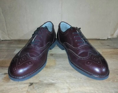 VINTAGE DresSports por Rockport Burgundy Brogues: Series M3677; Tamanho 9.5W Masculino - Imagem 1 de 4