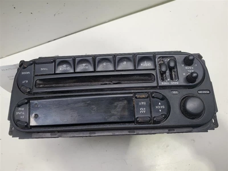 02-06, Dodge RAM2500, Equipo de Audio Radio Receptor Convertible, PN-P56038555AL Foto 1 de 4