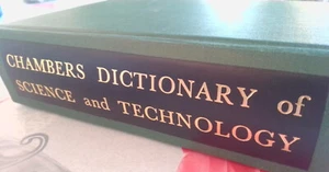 Chambers Dictionary of Science and Technology 1971 Rare Edition Education Book - Bild 1 von 5