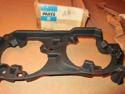 Carcasa de faro derecho OEM Mopar 2949726 Chrysler Newport 1970, New Yorker, Nuevo de Lote Antiguo Foto 1 de 3