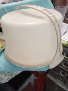 Tupperware Pie or Cake Carrier 10" Round Shear w/Handle 11" - Picture 1 of 2