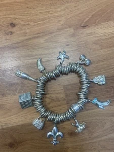links of london braclet with 10 charms - Picture 1 of 5